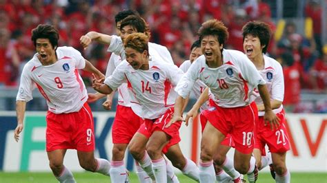  2002 한일 월드컵 축구의 열정과 한국 사회의 변화