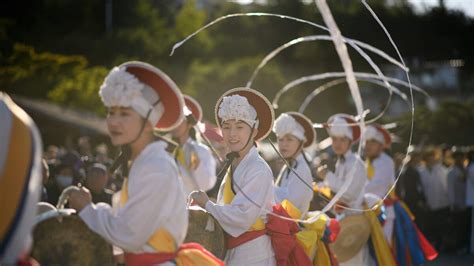  추석절과  Maize의 신화: 4세기 메소아메리카에서의 풍년 축제